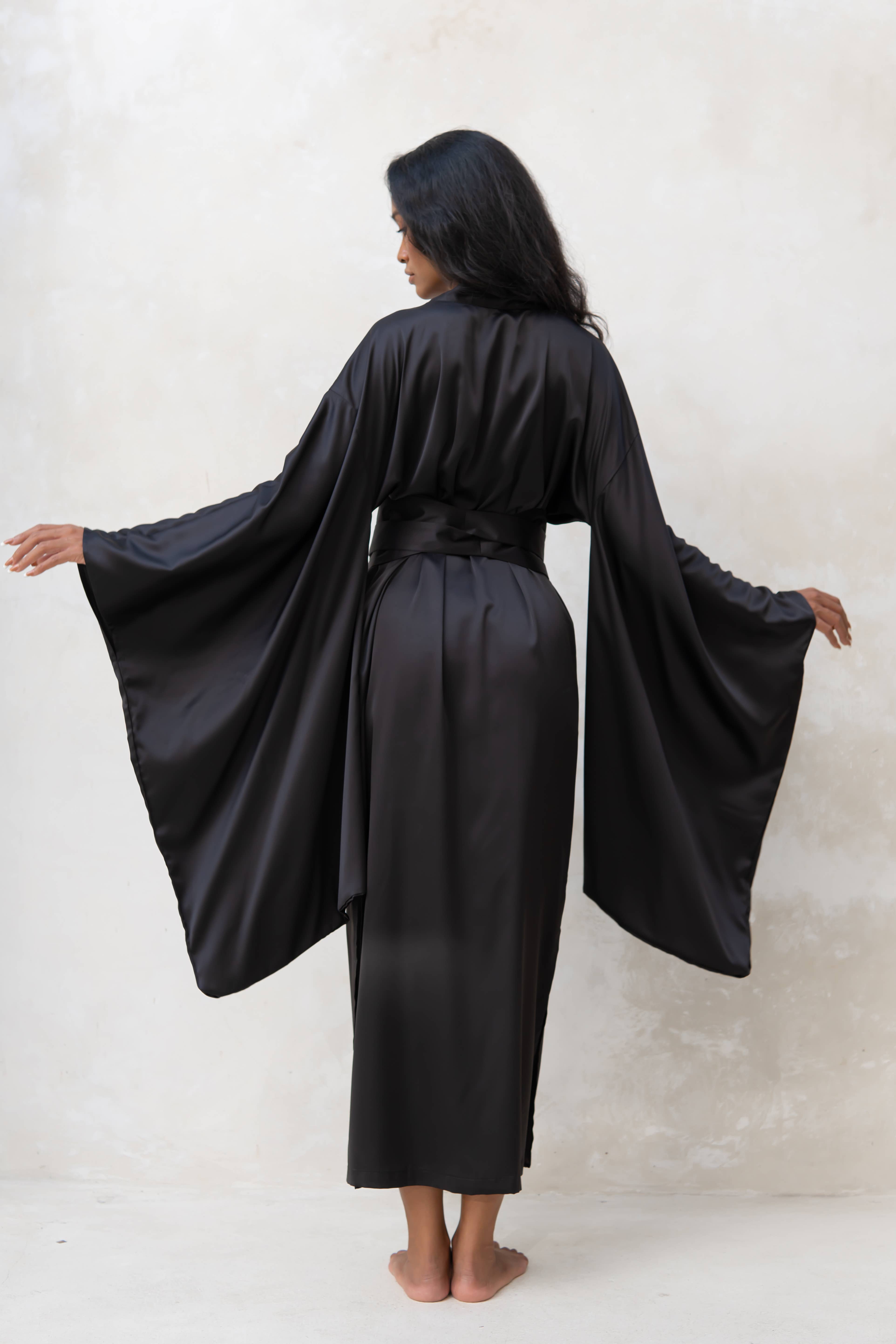 IDENTITY LINGERIE – Großhandel Bademantel – Damen – Langer Seidenkimono aus Satin für Damen – Brautkleid und Morgenmantel0