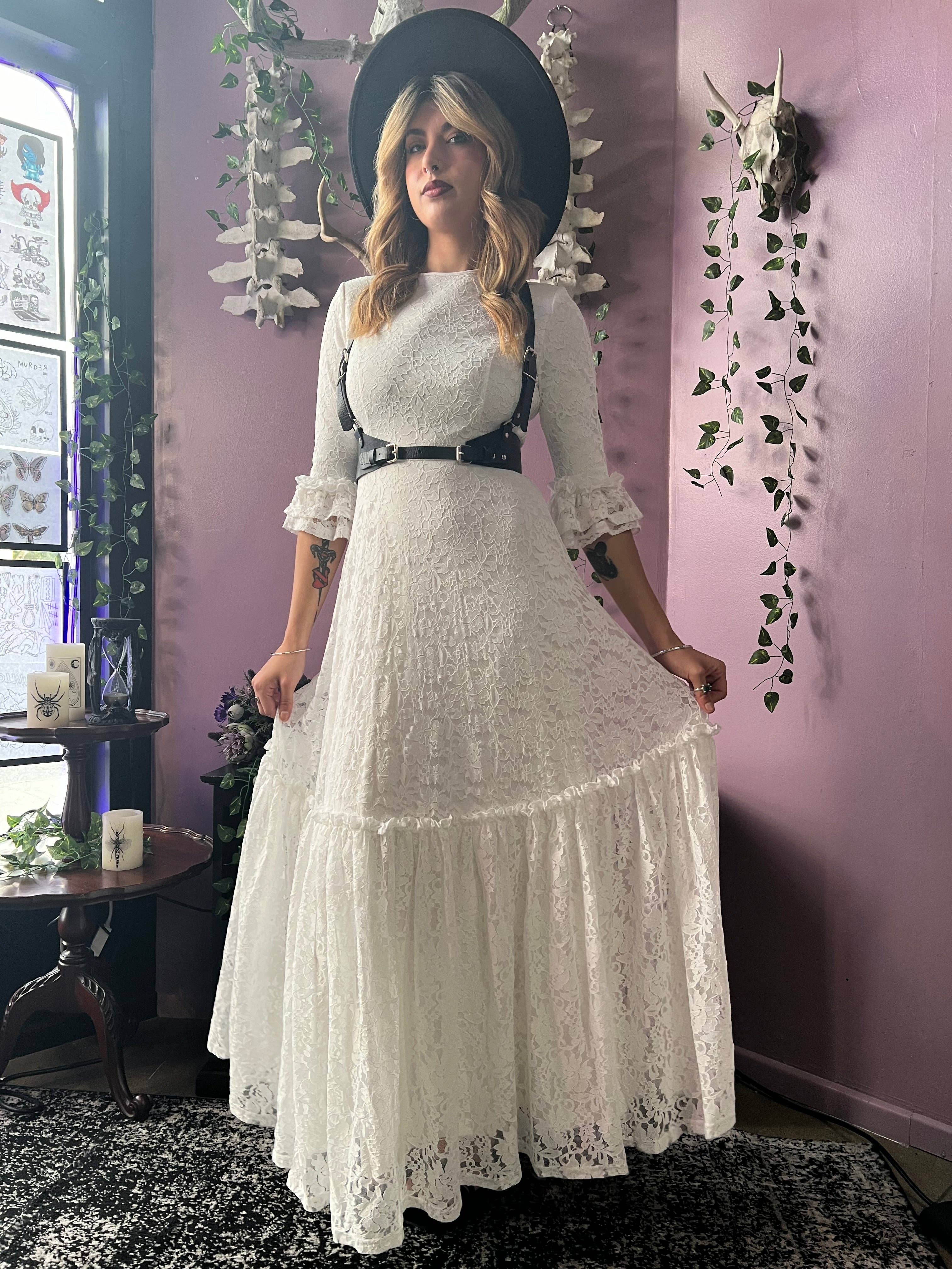 Witchwood Bags - Vente Robe – femme - Mina - Robe Maxi en Dentelle Florale Ivoire - PRÊTE À EXPÉDIER7