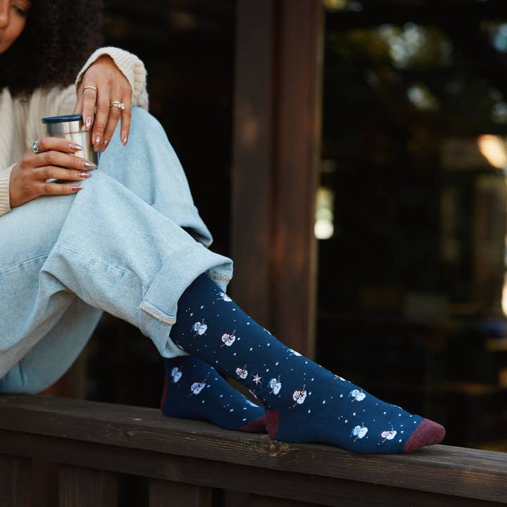 Conscious Step - Wholesale Socks - Unisex - Socks that Give Water (Navy Snowmen)3