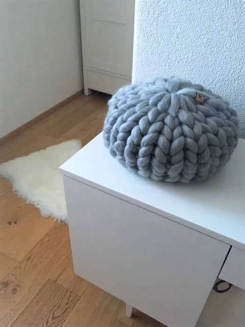 Dekoratives Kissen aus australischer Merinowolle 21 mic für den Großhandel von Brunnerteam