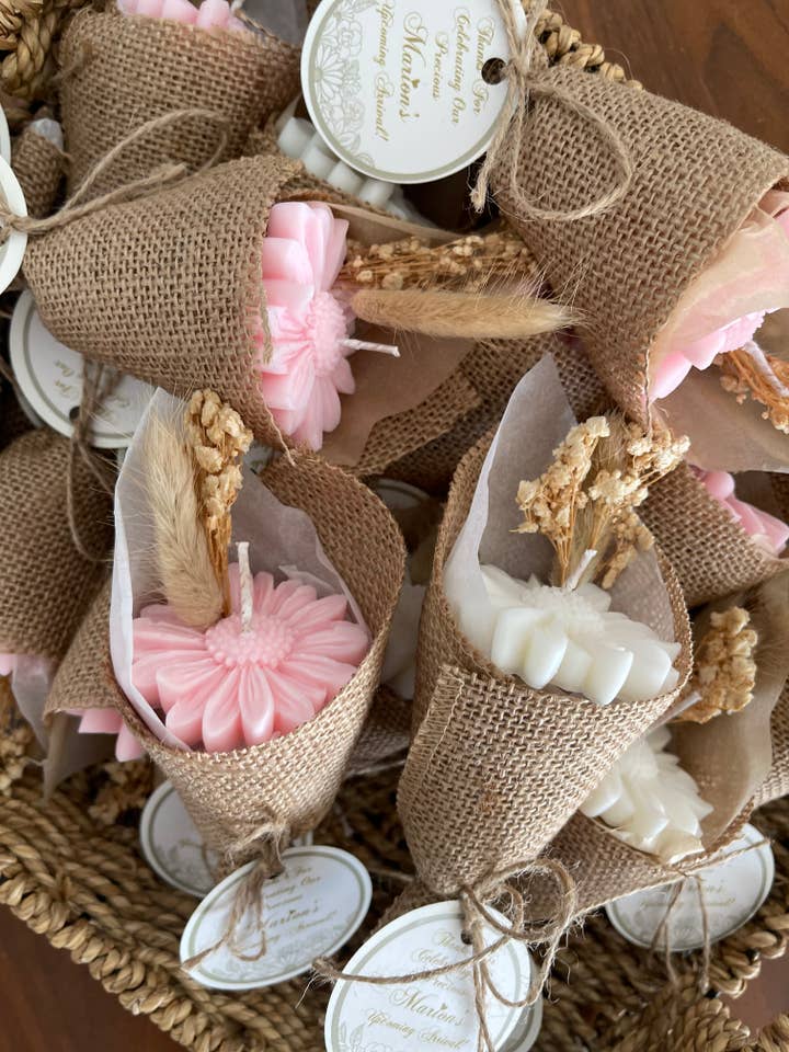 Daisy Bouquet / Wax melts for wholesale by Candleglambyperry