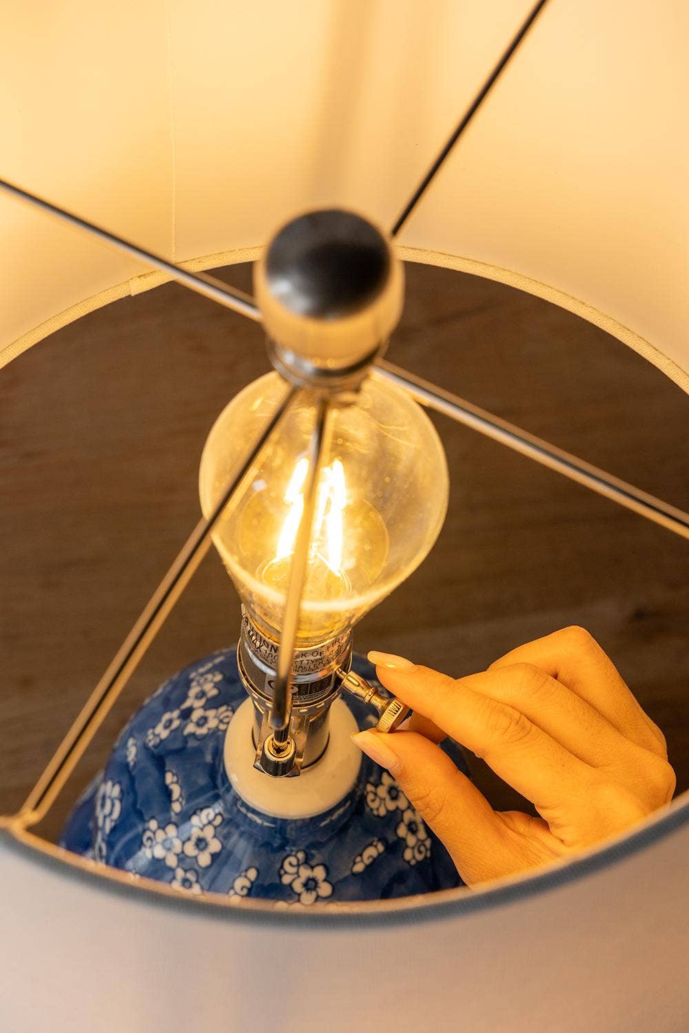 A&B Home Group Inc. - Wholesale Accent/Desk Lamp - D13x25.75" Blue/White Round 2-Tiered Ceramic Vase Lamp2