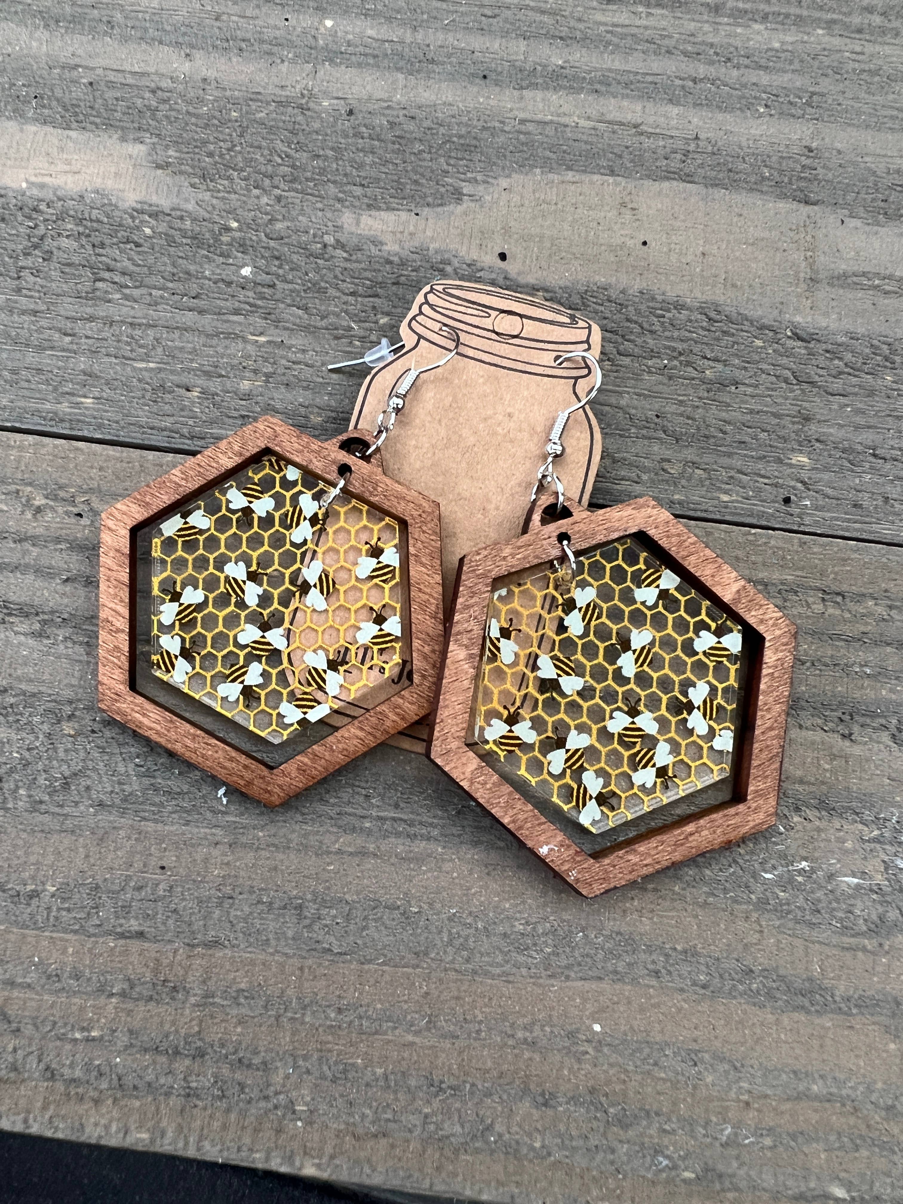 Jill's Jewels - Vente Boucles d'oreilles pendantes - Boucles d'oreilles hexagonales en acrylique transparent en forme d'abeille4
