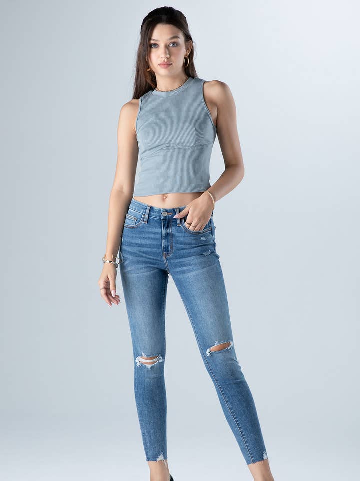 Jean skinny en denim taille moyenne Distress Ankle pour femmes pour la vente par Ceros Jeans