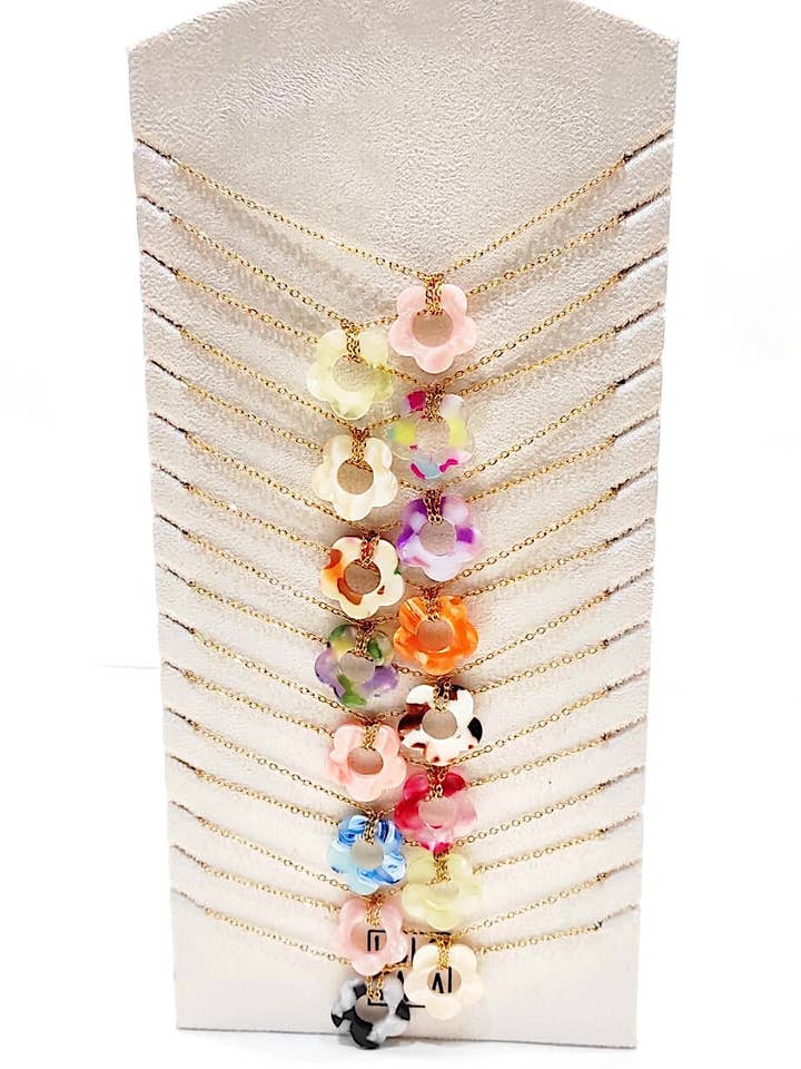 Gentle Bloom – Set mit 16 Halsketten für den Großhandel von LOLO & YAYA