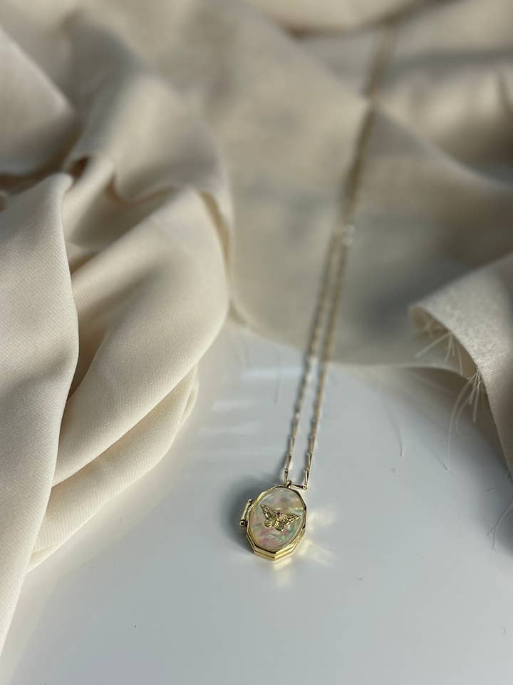 Collana con medaglione in madreperla per la vendita all'ingrosso da parte di Bienestar Celestial LLC