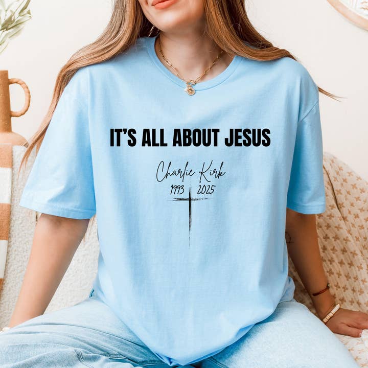 T-shirt "Tout est à propos de Jésus", Sweatshirt "Charlie Kirk RIP" pour la vente par DLT Ecommerce