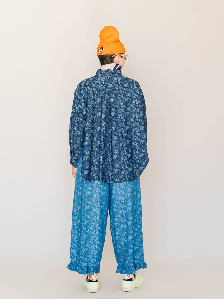 Nettle Studios - Wholesale Button Down Shirt - Unisex - Size Inclusive Plus Size Unisex Floral Chambray Button Up3