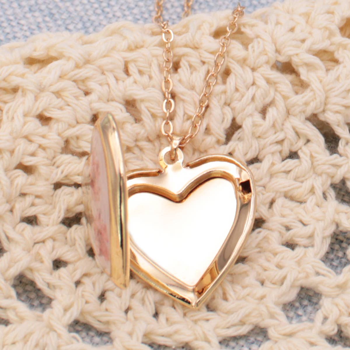 ZAD - Wholesale Locket Necklace - Floral Memories Pink Dried Flower Locket Necklace3