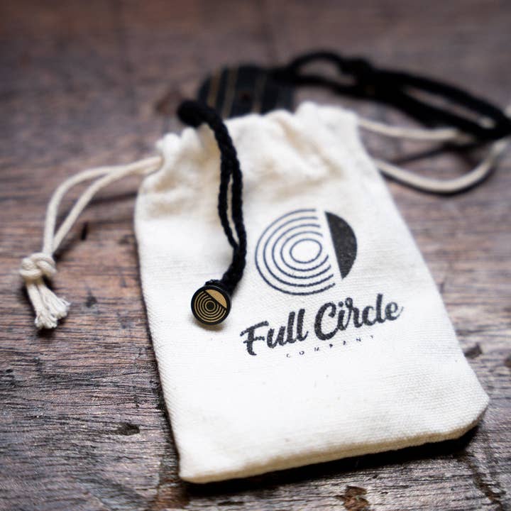 Full Circle Co. – wholesale Berlockarmband – Cross Stick - Återvunnet Cymbal Armband