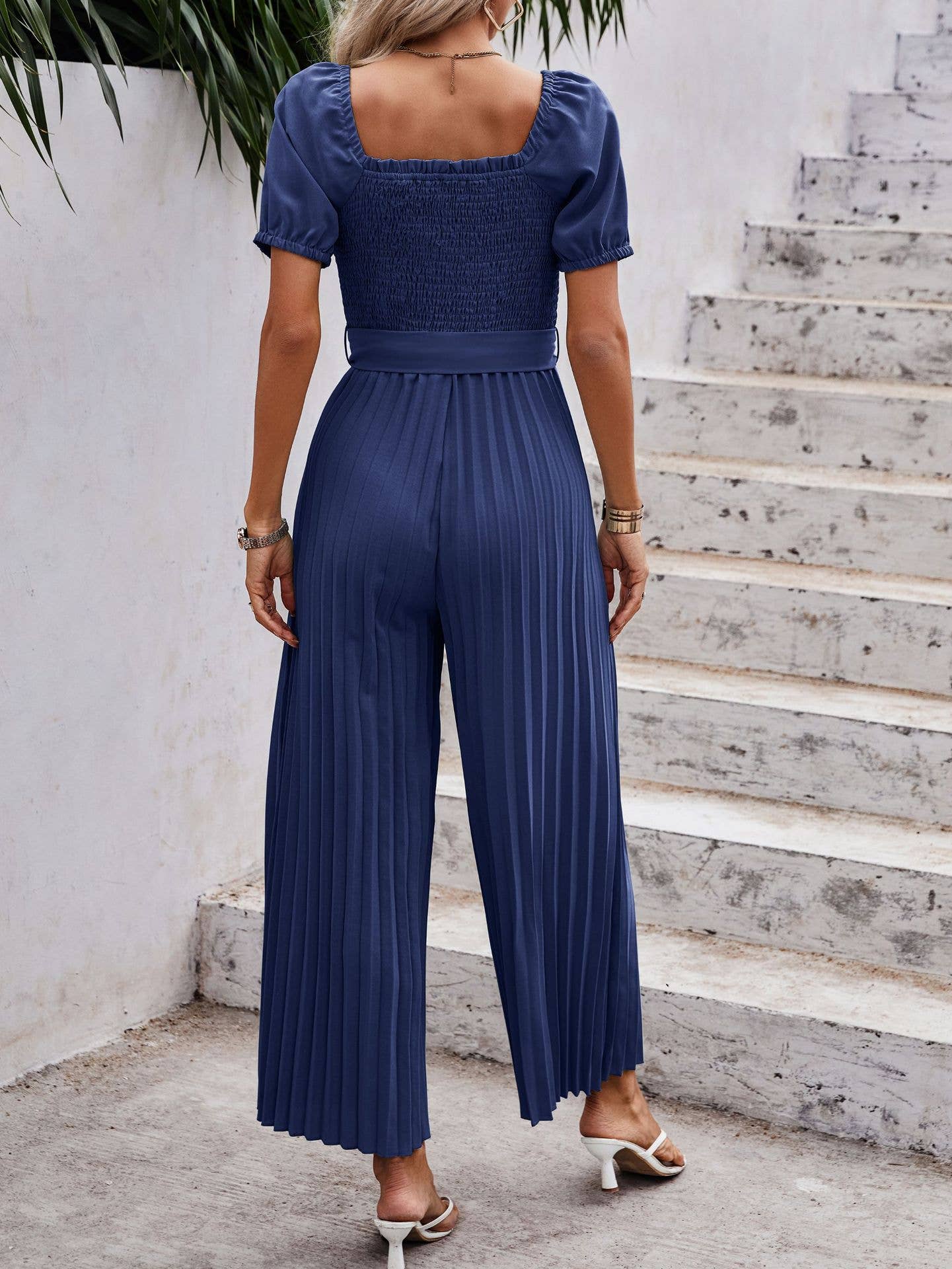 eLook – Großhandel Jumpsuit – Damen – SZ1-J6243 Gemusterter, plissierter Jumpsuit mit Gürtel15