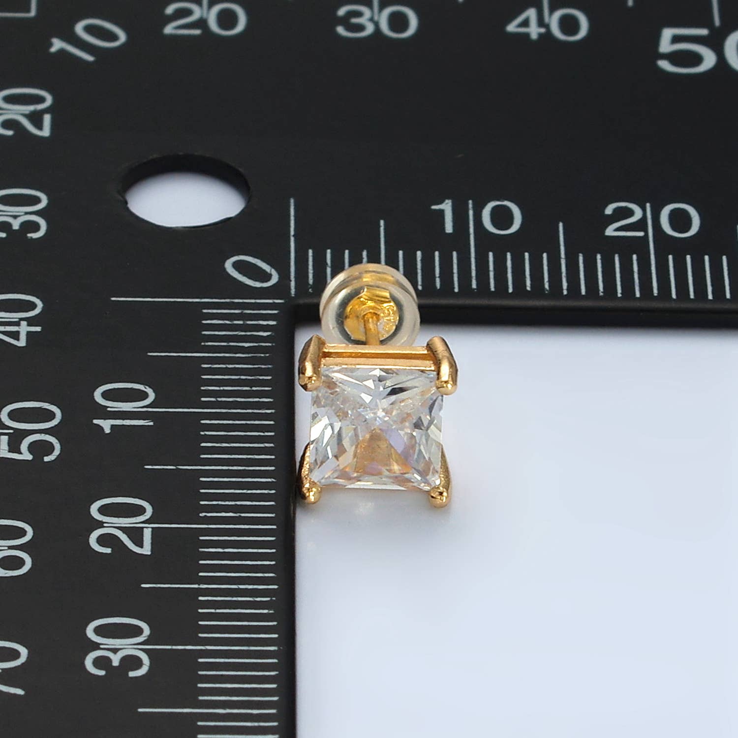 Aim Eternal - Vente Clous d'oreille - Boucles d'oreilles à tige carrées en or 24 carats en zircone cubique remplie d'or fin | AB-12223