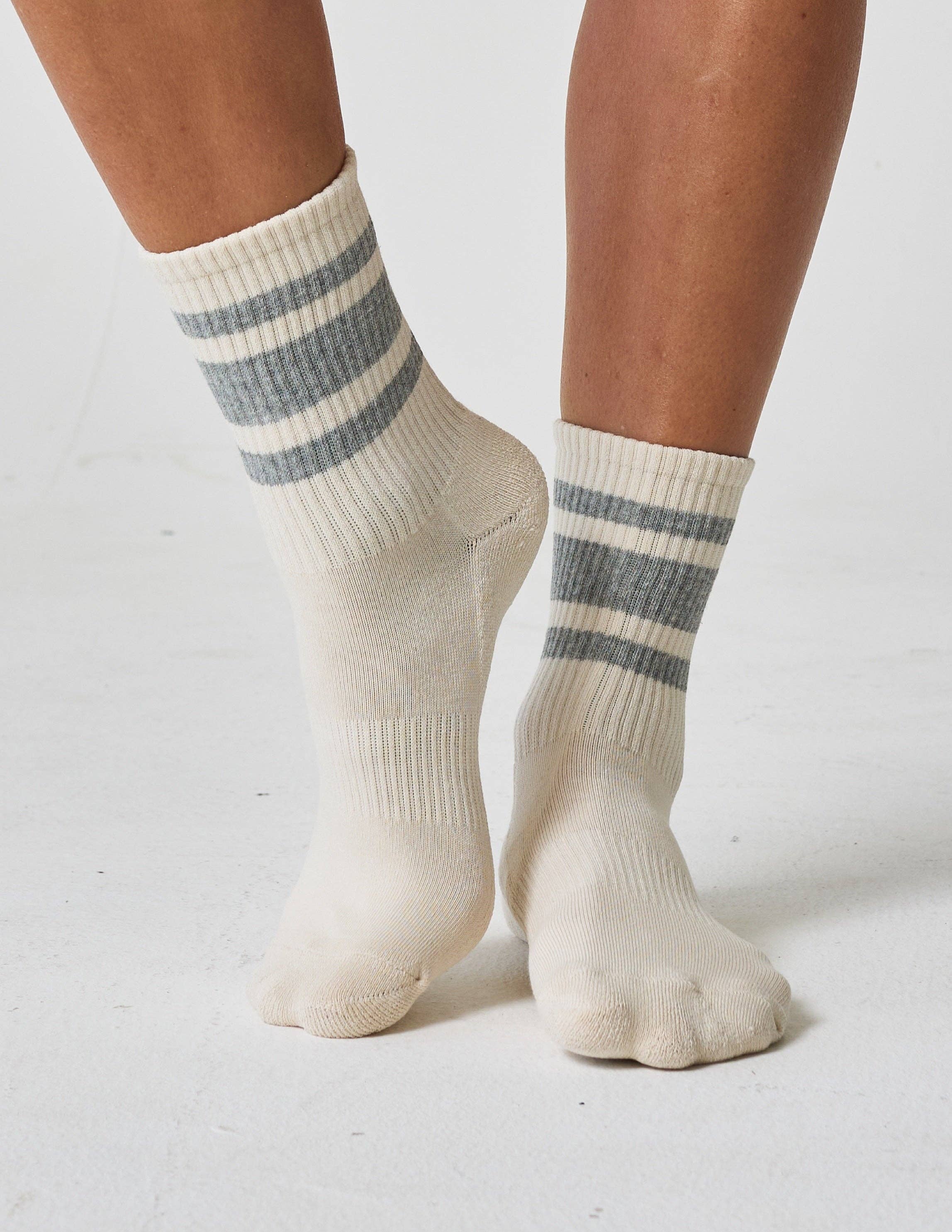 LUCKY HONEY - Wholesale Socks - Women's - Everyday Retro Crew Sock1