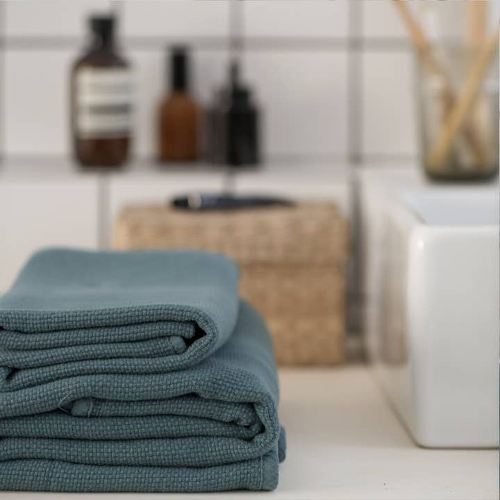 Badhandduk med rundade hörn i unikt rutmönster för wholesale av OONA Home