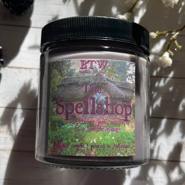 Trollbutik | björnbärssnår, ovårdad magi, & en by vid havet för wholesale av Literally Scents Co.