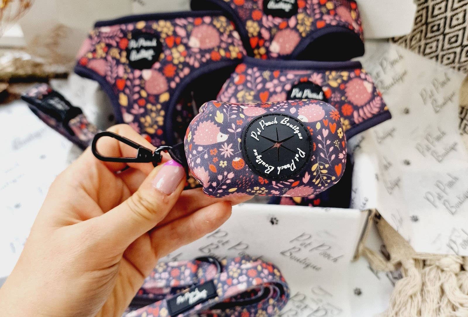 Pet Pooch Boutique – Engroshandel Hundeposedispenser – Woodland Hedgehog Dog Poo taskeholder* Gratis rulle poposposer0