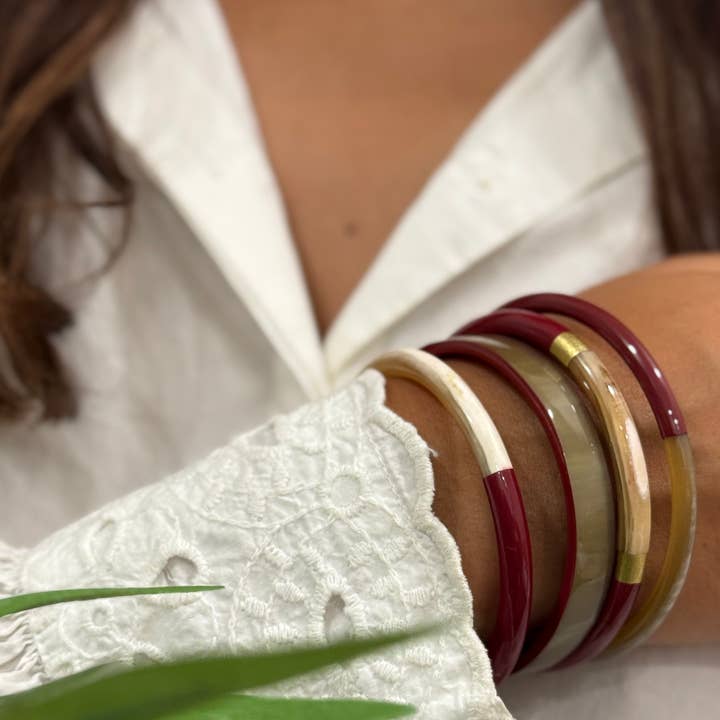 MAISON KIZO - Wholesale Bangle bracelet - Fine lacquered bangle in Bordeaux buffalo horn 4mm1