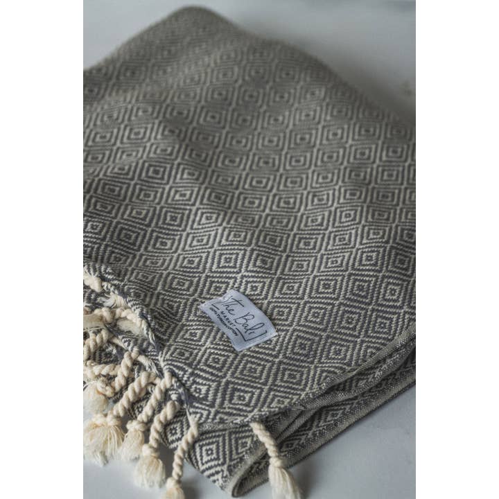 The Bali Market - Wholesale Bath Towel - Diamond Design Bath Towel with Unbleached Tassels1