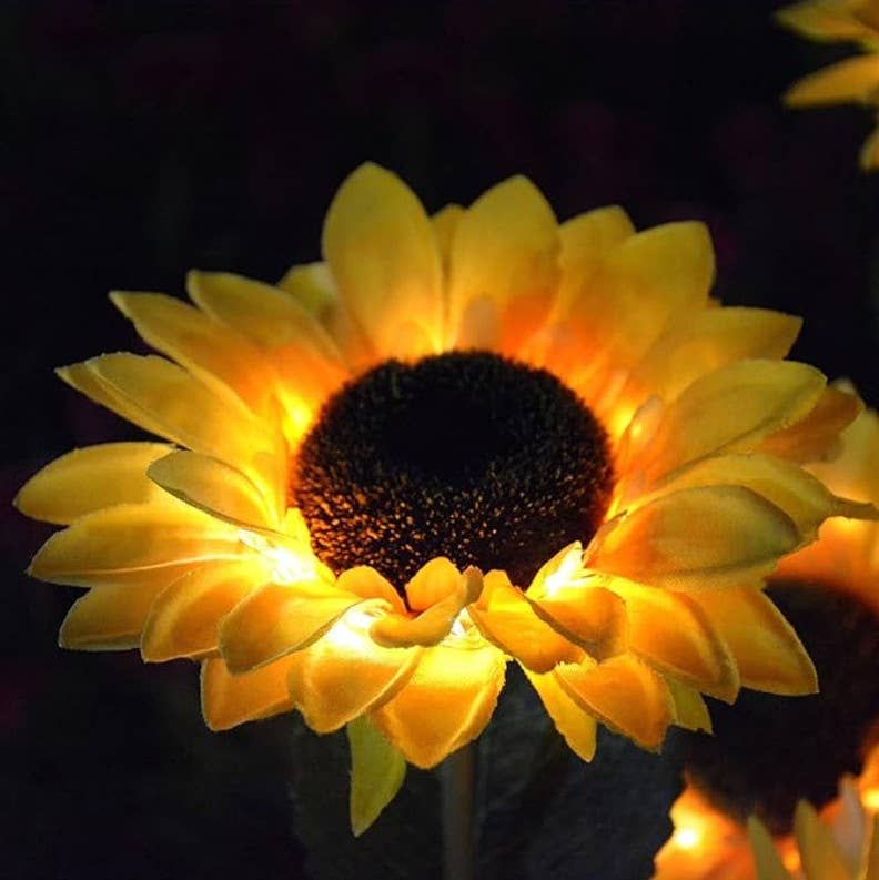 Kiyo Home – wholesale Garden/lawn stake – Solar Sunflowers 3-Piece Set10