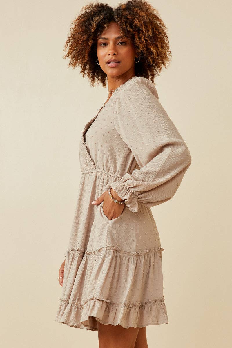 Steen Damesjurk met gesmokte overslag en Zwitserse stippen. voor groothandel op Faire2