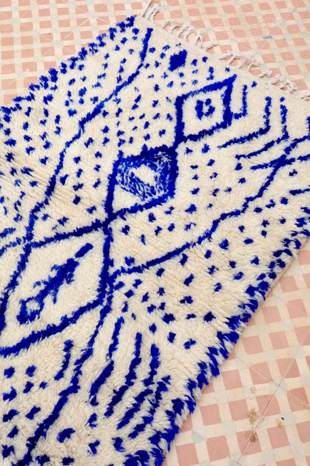 Néda - Wholesale Area Rug - Colorful Berber Rug Azilal White Klein Blue Patterns - 165 x 98 cm4