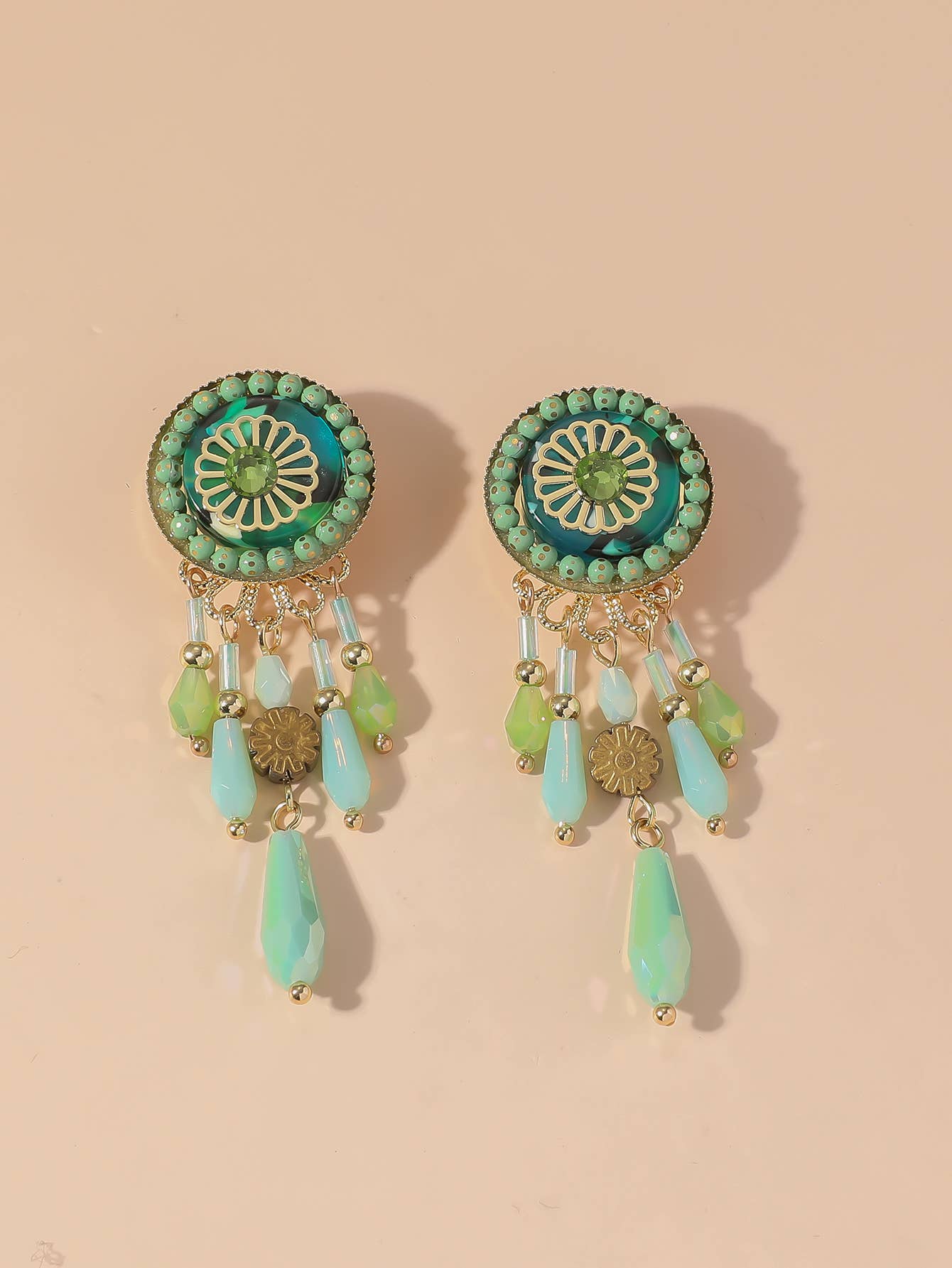 Blossom bijoux – Großhandel Ohrclip – 24PEBOL040 Clip-Ohrringe aus Goldmetall2