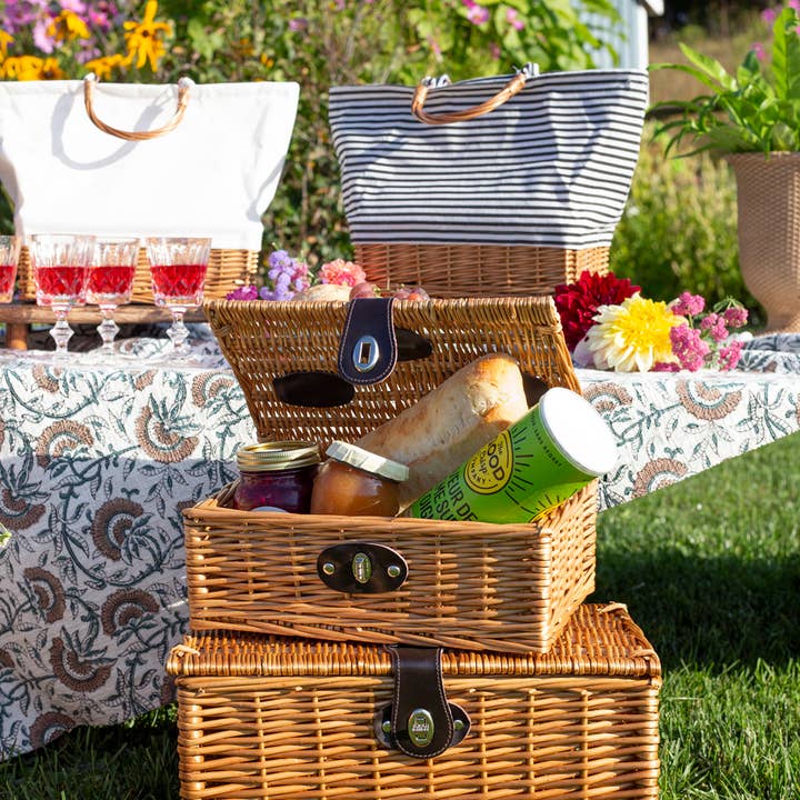 Bacon Basketware - Vente Paniers de pique-nique - PETIT PANIER EN OSIER RECTANGULAIRE AVEC SANGLES EN CUIR