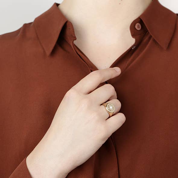 FLAKES signet ring for wholesale by LES FEMMES A BARBES