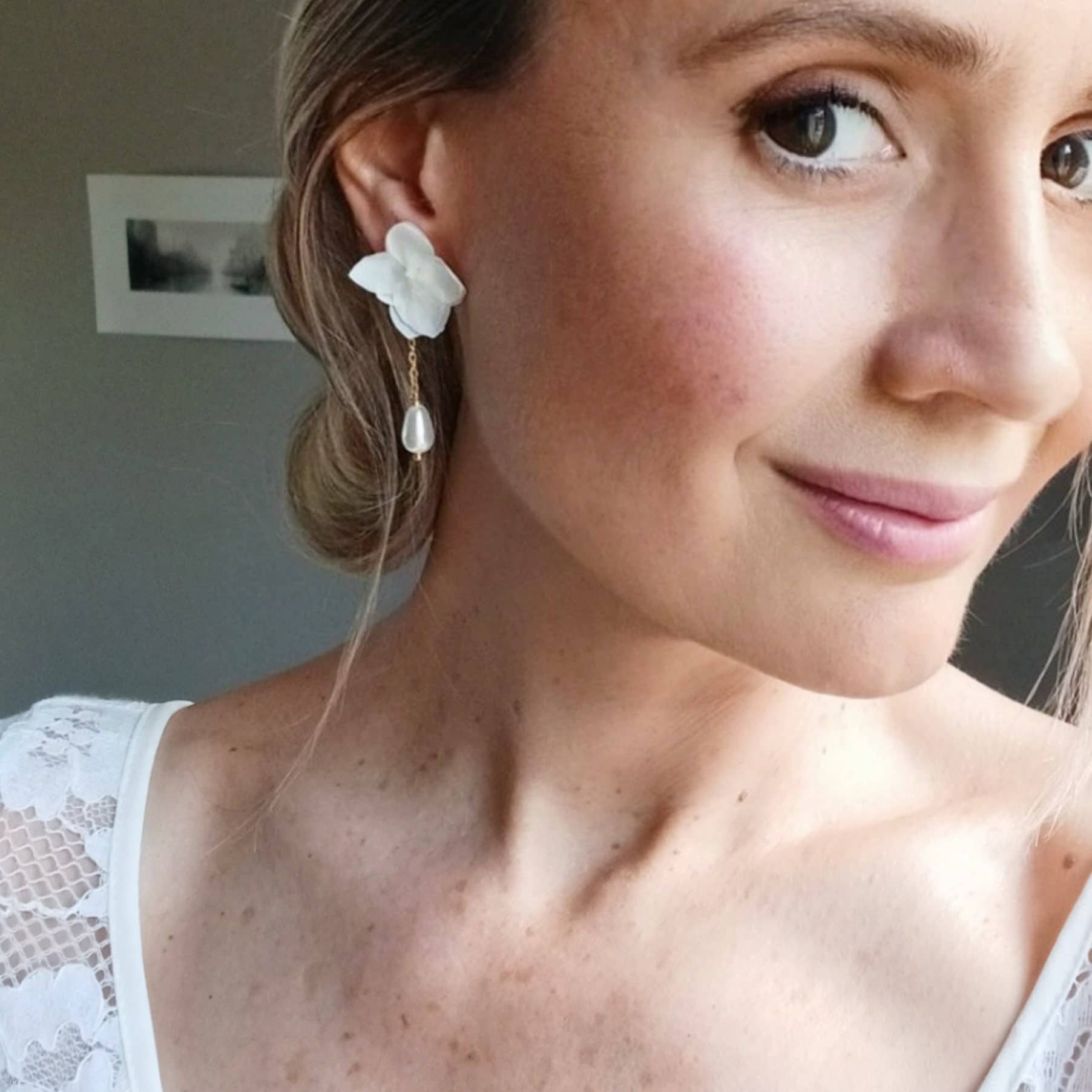 L'atelier du 6 - Wholesale Dangle Earrings - Ania- Preserved White Flower Earrings4