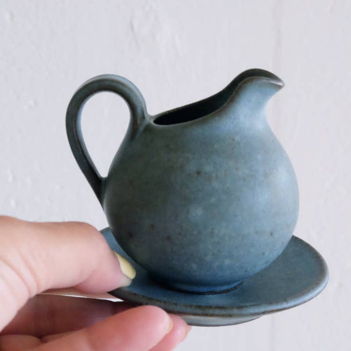 Pichet à lait et soucoupe par Marumi Kujirai pour la vente par wagumi