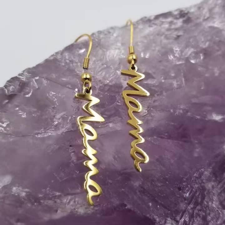 Boucles d'oreilles MAMA en métal doré 18 carats pour la vente par magnolia jewelry