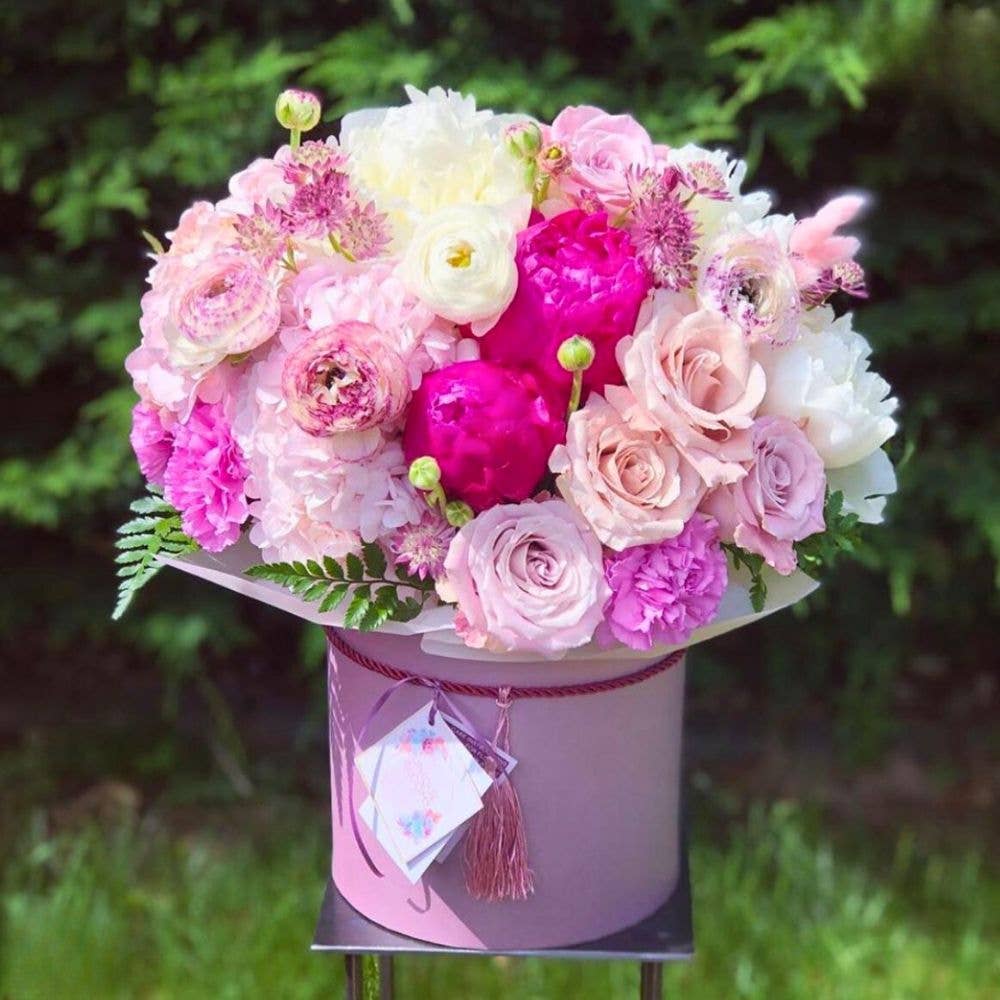 UNIKPACKAGING – wholesale Gift box – Set of 3 Round Flower/Gift Boxes with Tassel Detail9