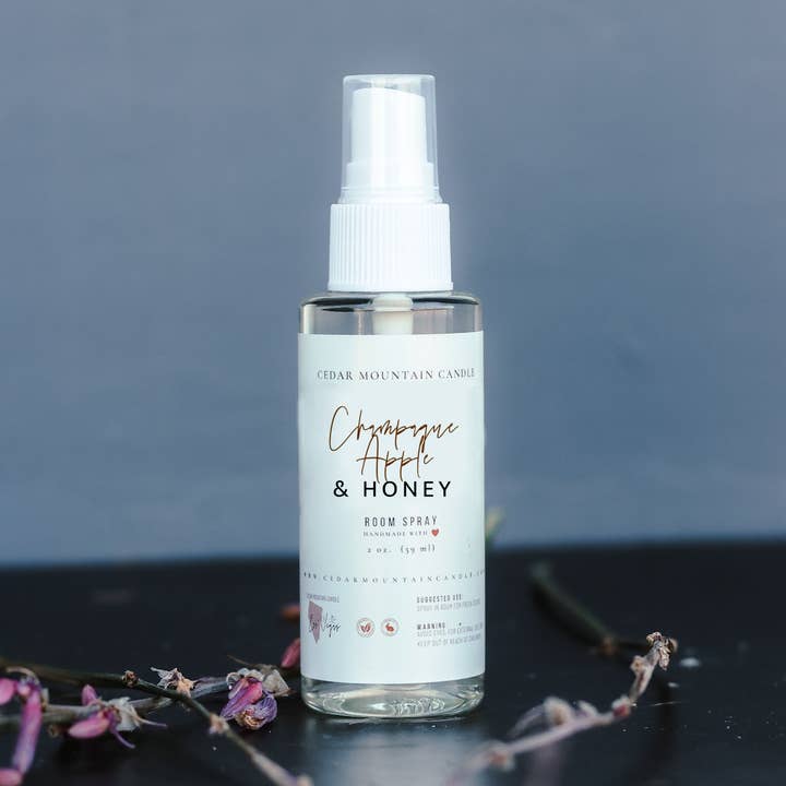 2 oz rumsspray - Champagne äpple & honung för wholesale av Cedar Mountain Candle