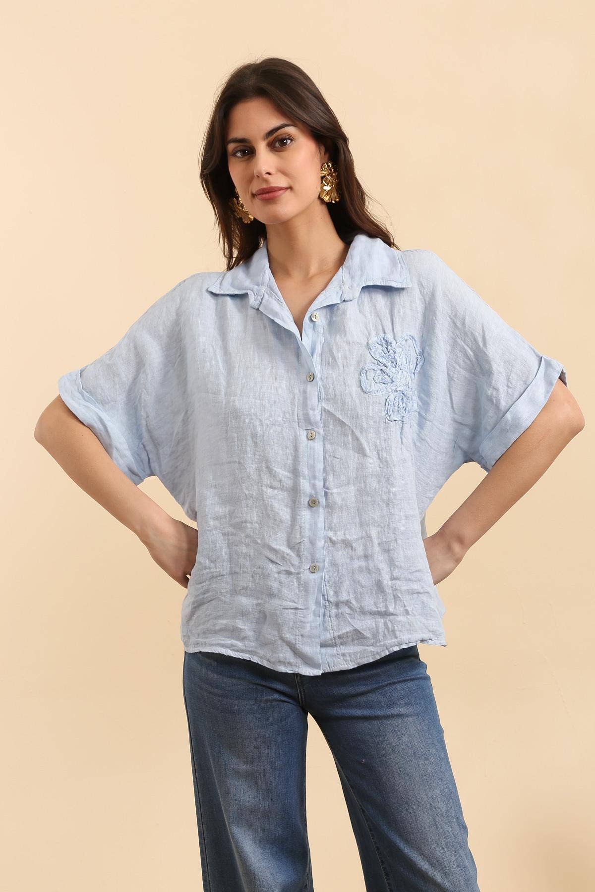 LÉA & LUC - Vente Chemise – femme - Chemise avec une fleur en 100% Lin REF. 2034122