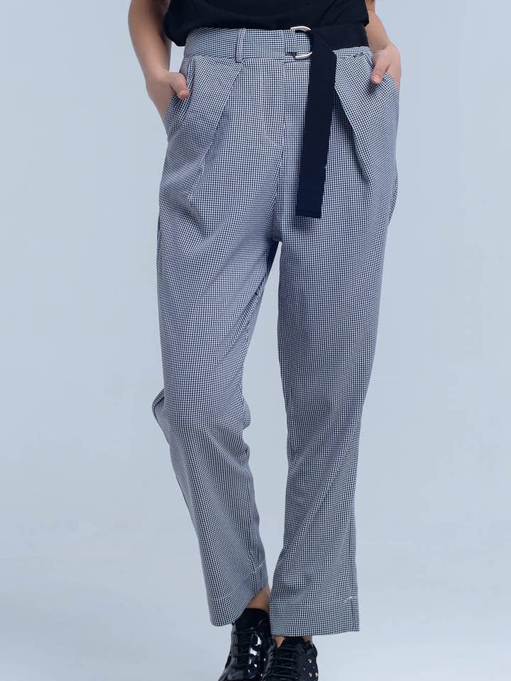 Pantalon noir en tissu piqué avec boucle pour la vente par Q2—All Orders:Free Duties for the US,UK,and Canada