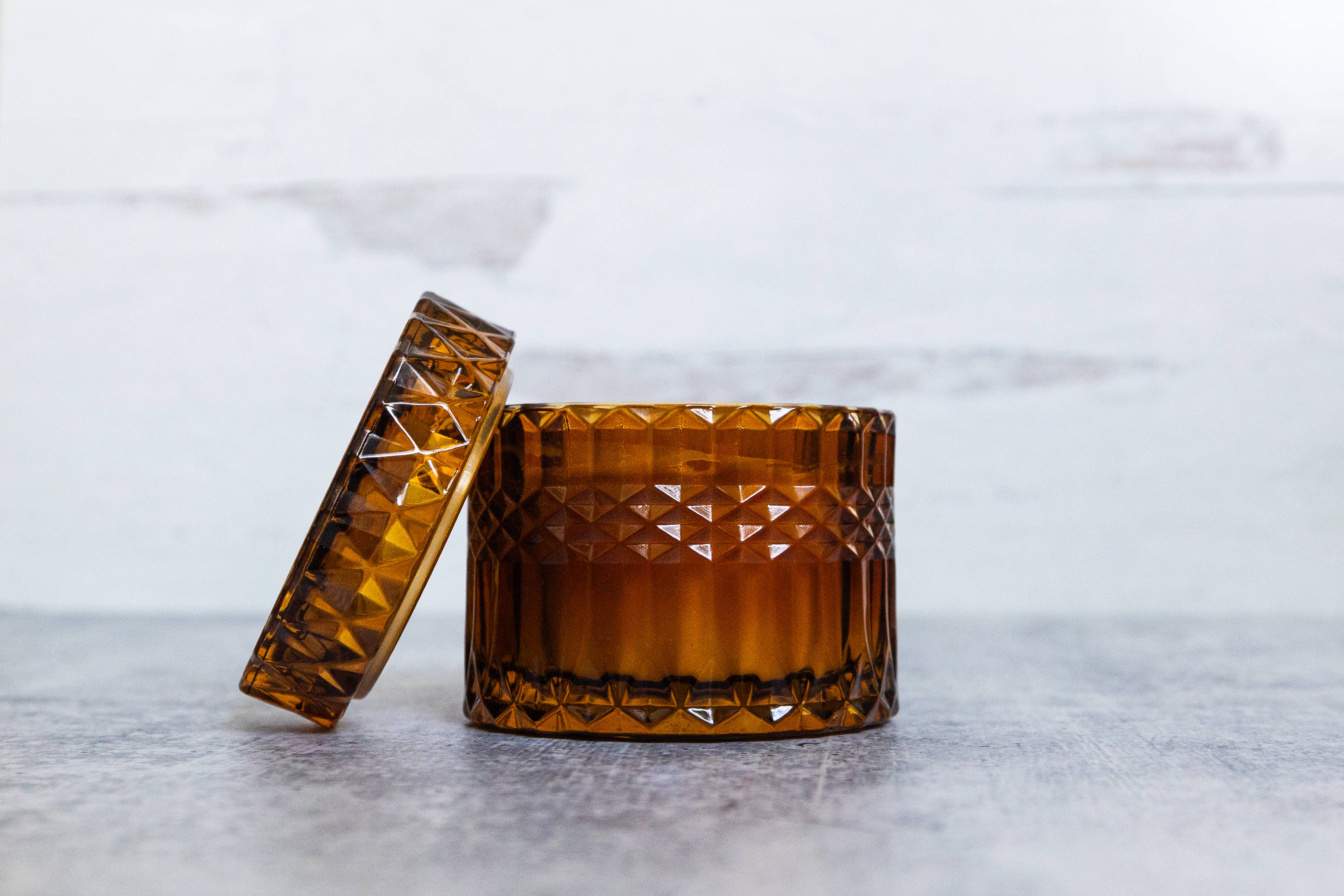 Beyond Bubbles - Wholesale Jar/Filled Candle - Mahogany Candle1