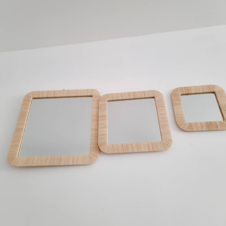 HandHappiness - Wholesale Wall Mirror - Square raffia contour mirrors 1