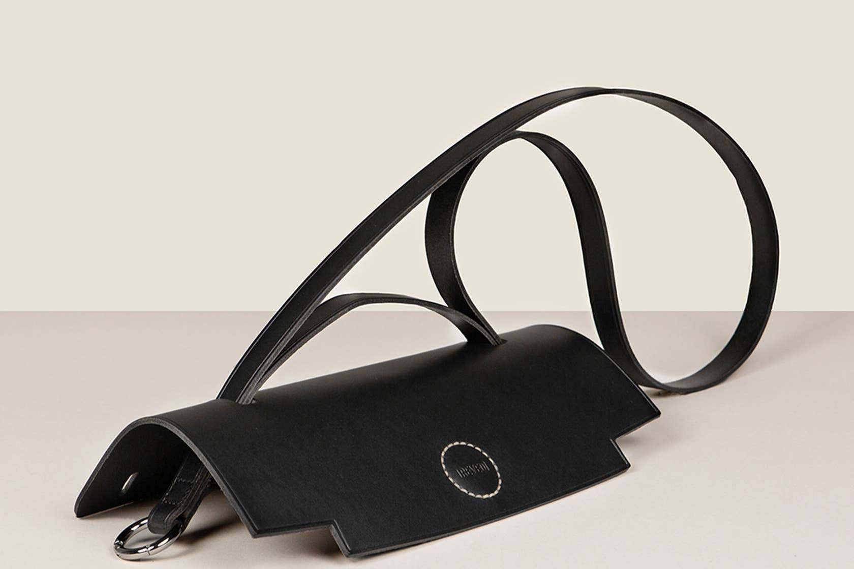 Irevedì – Engroshandel Taskerem - Dame – Sort klap i vegetabilsk læder2