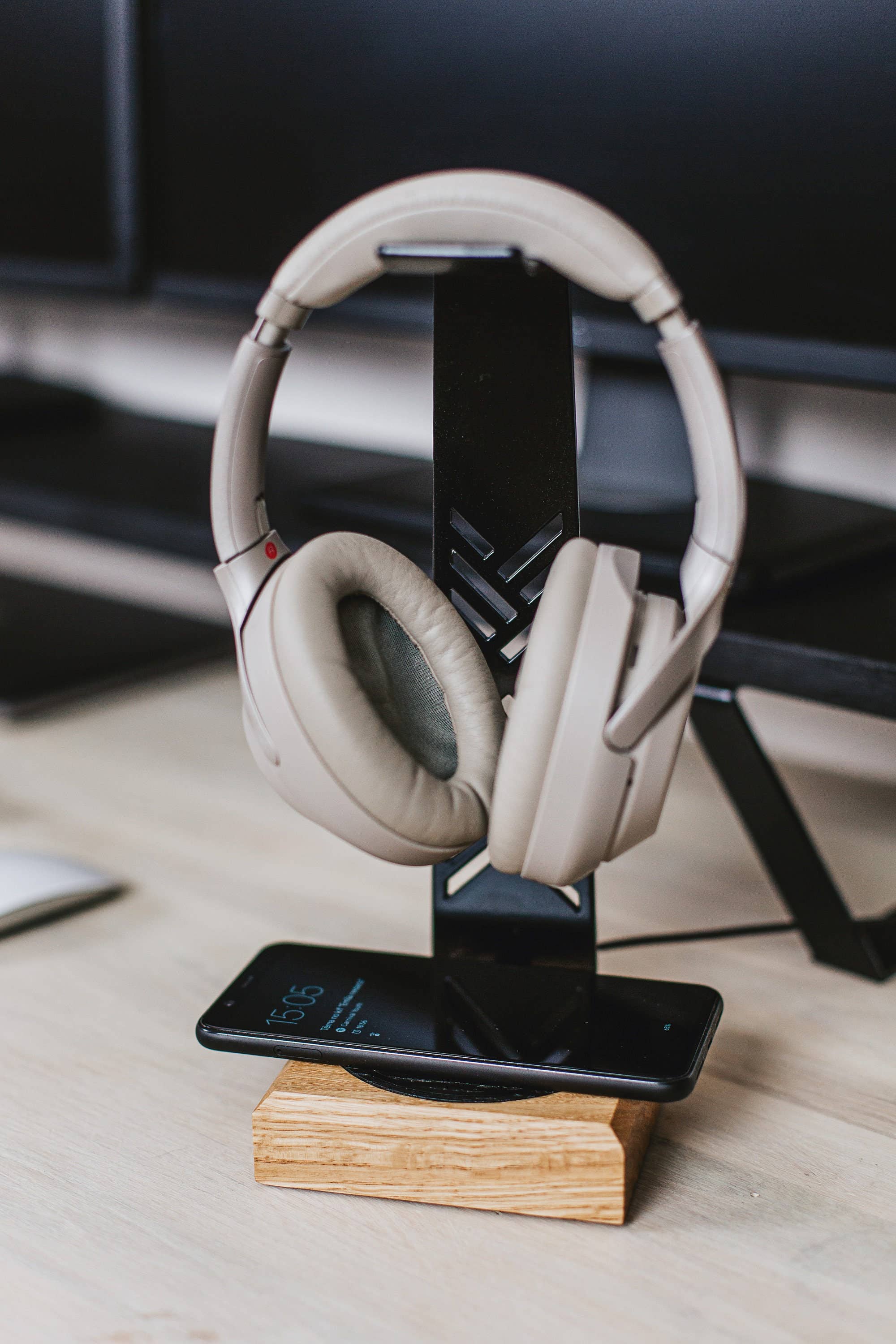 Halostands - Wholesale Portable Charger - Headphone stand wood, headphone holder, gamer gifts, home-148