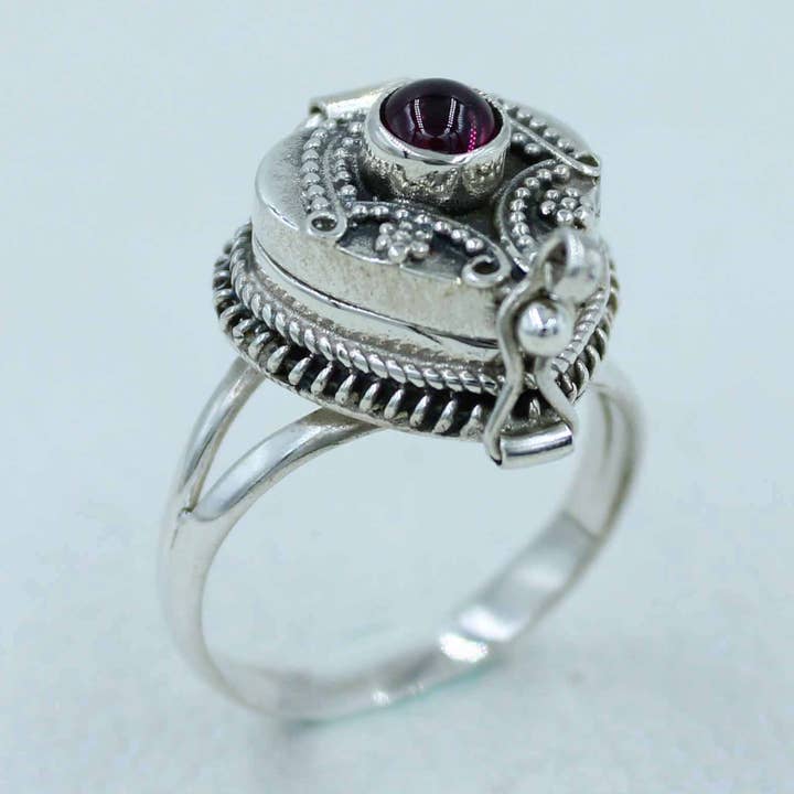 Designer Sterling Sølv Gift Granat Ring for engroshandel hos Silvex Jewelry