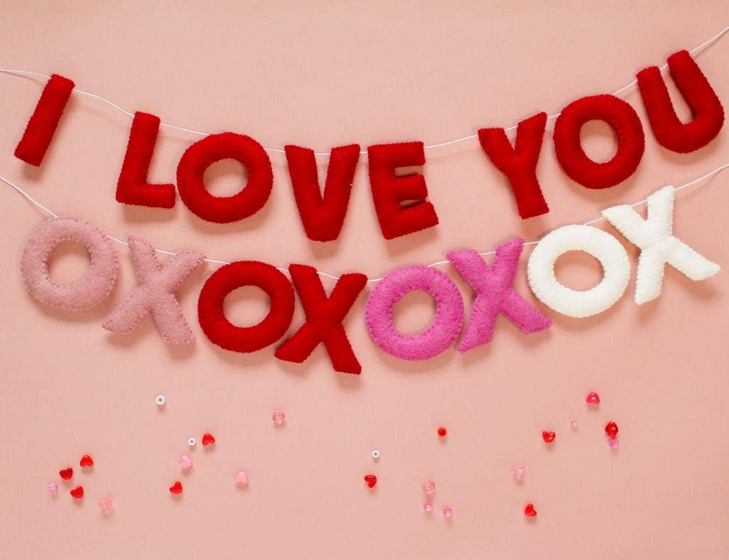 Joy Felts - Venta al por mayor Banderines/guirnaldas - Guirnalda de letras de lana con texto en inglés I LOVE YOU3