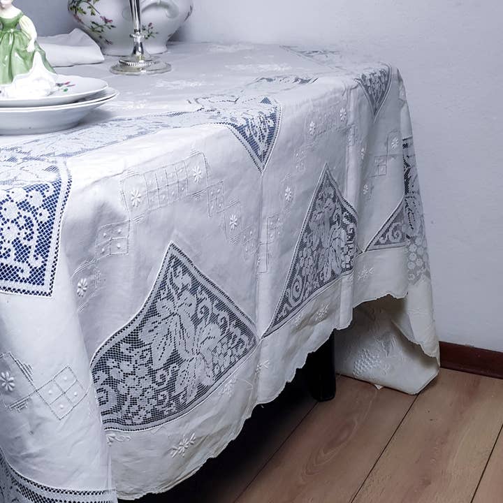 Heyfoo - Wholesale Tablecloth - Hand-embroidered linen and filet tablecloth with 12 napkins7