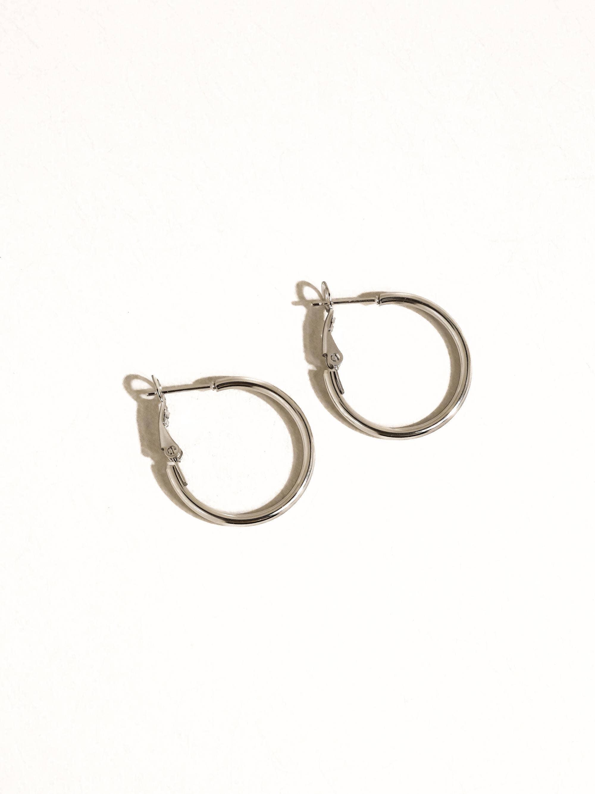 Flânerie by MAIQ - Wholesale Hoop Earrings - Eska 18K Gold Non-Tarnish Classic Thin Hoop Earring0