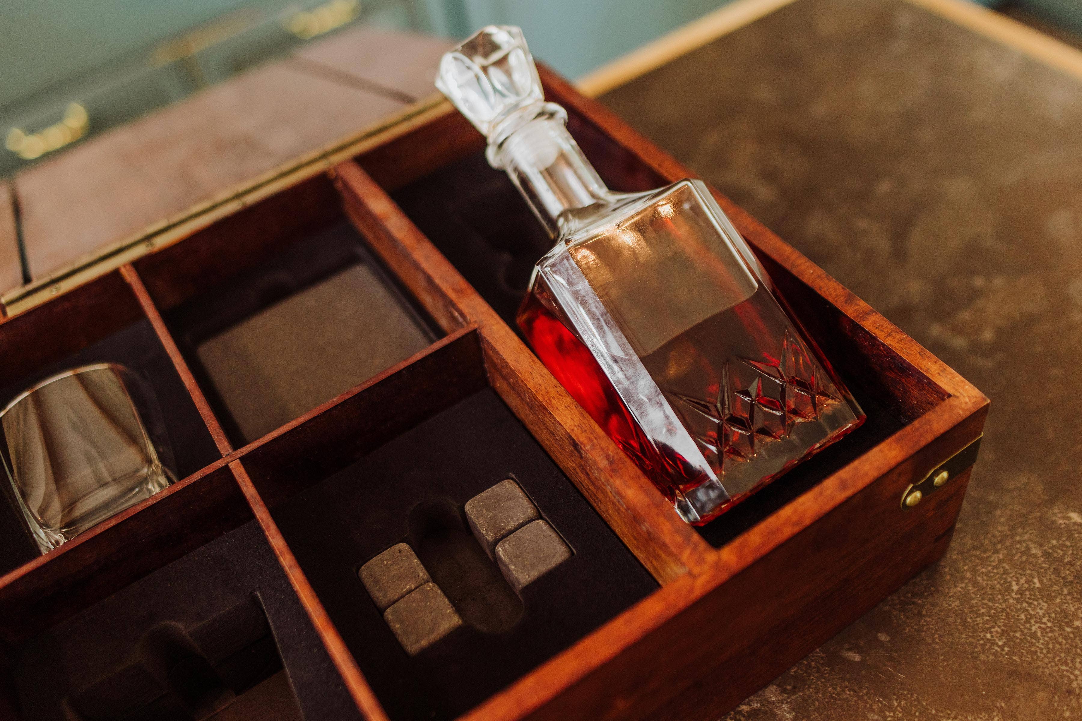 Dark Stain Parawood Whiskey Box with Decanter - Gift Set for wholesale on Faire19