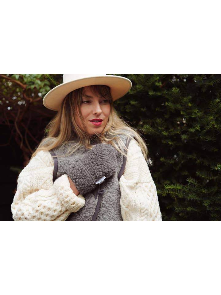 We Are Wovens - Wholesale Outerwear Vest - Women's - Wollen bodywarmer - Black Tea4