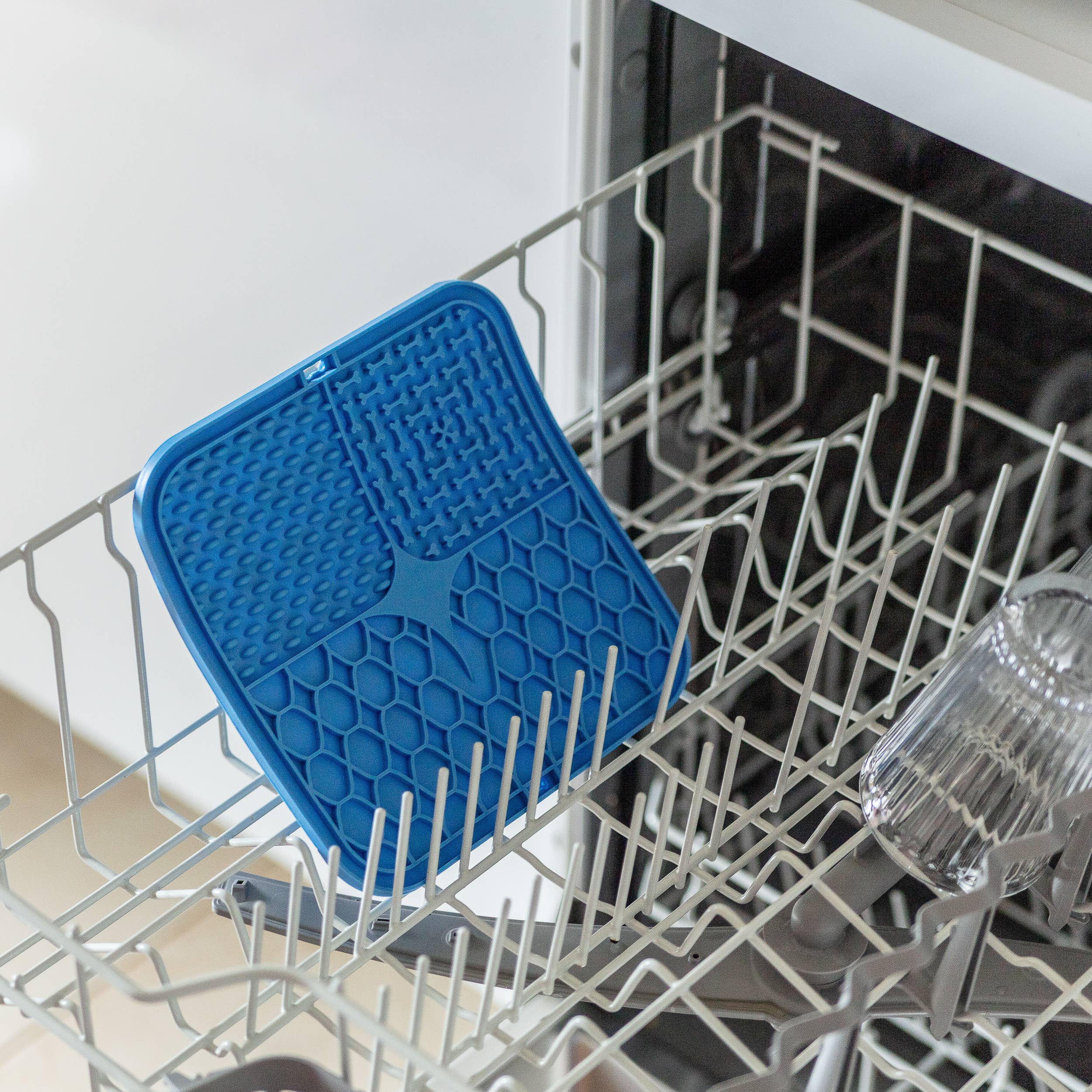 Park Life Designs – wholesale Pet food mat – Dog – Calming Lick Mat27