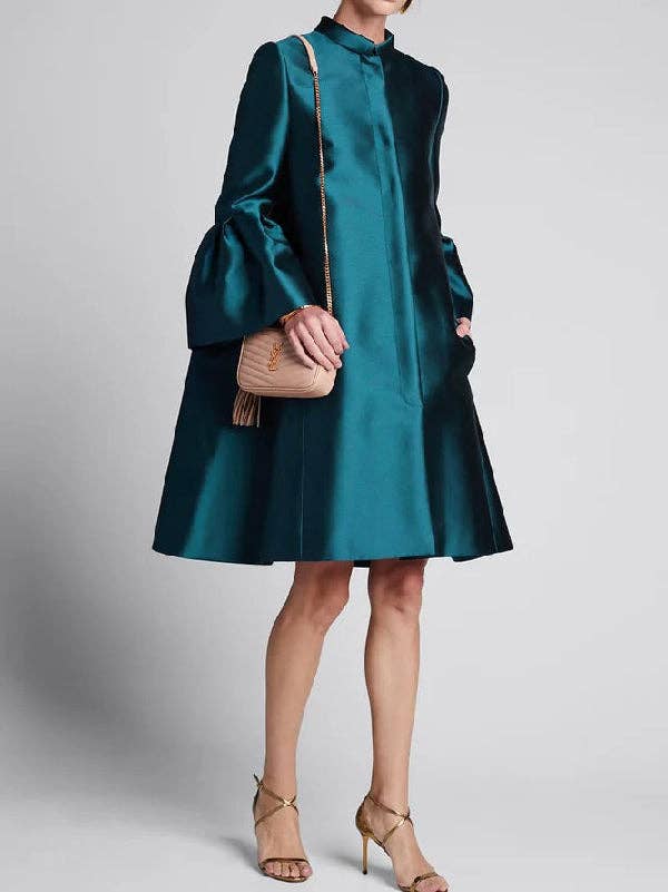 AZUL Vestido Mini com Mangas Boca de Sino e Gola Alta para venda a revendedores na Faire3