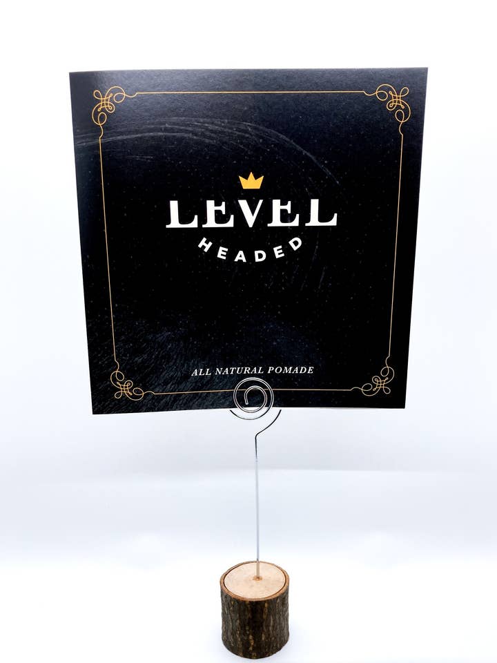 Affichage de carte d'information sur les produits en bois pour la vente par Level Headed Pomade