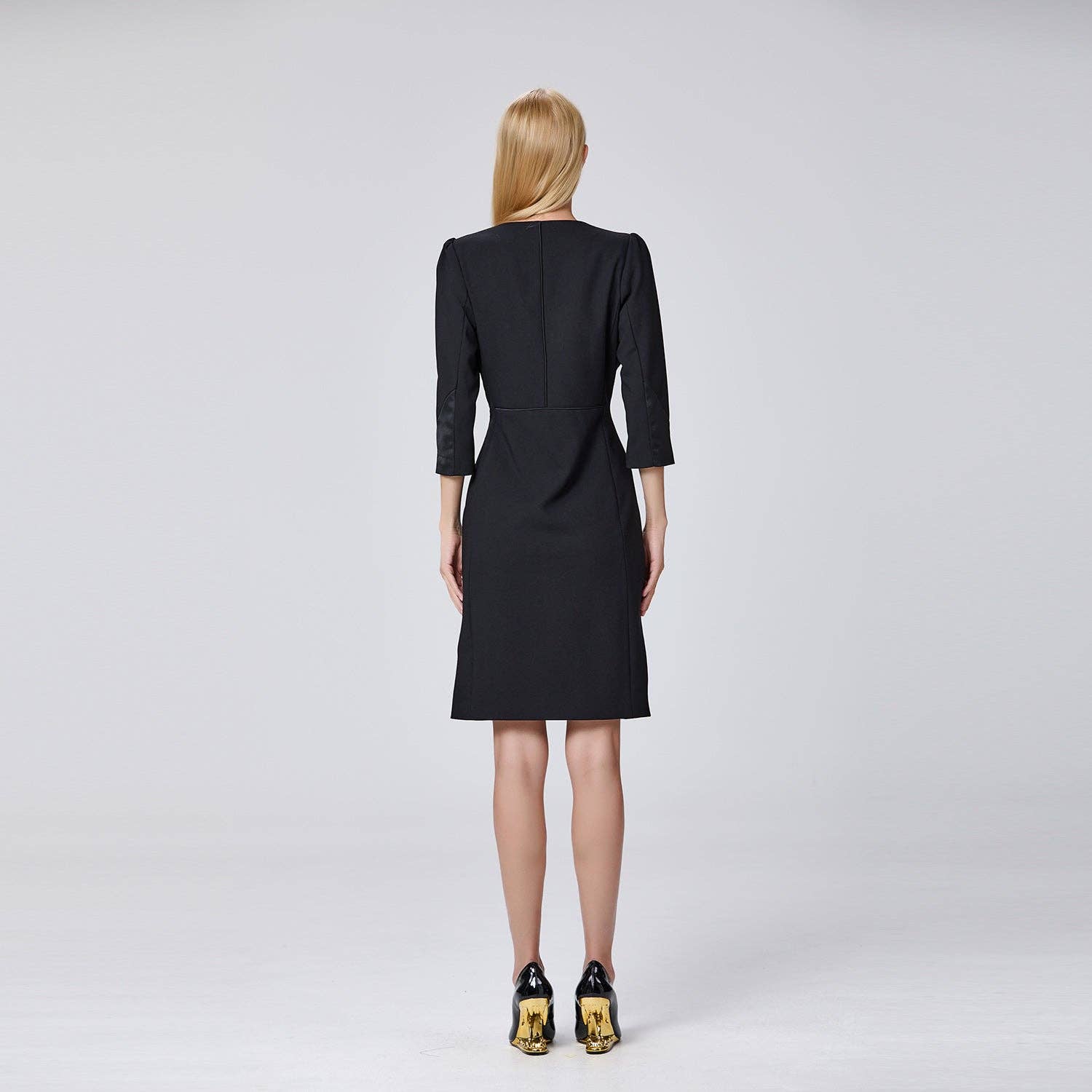 Smart and Joy - Wholesale Dress - Women's - Fitted dress with V-neckline0