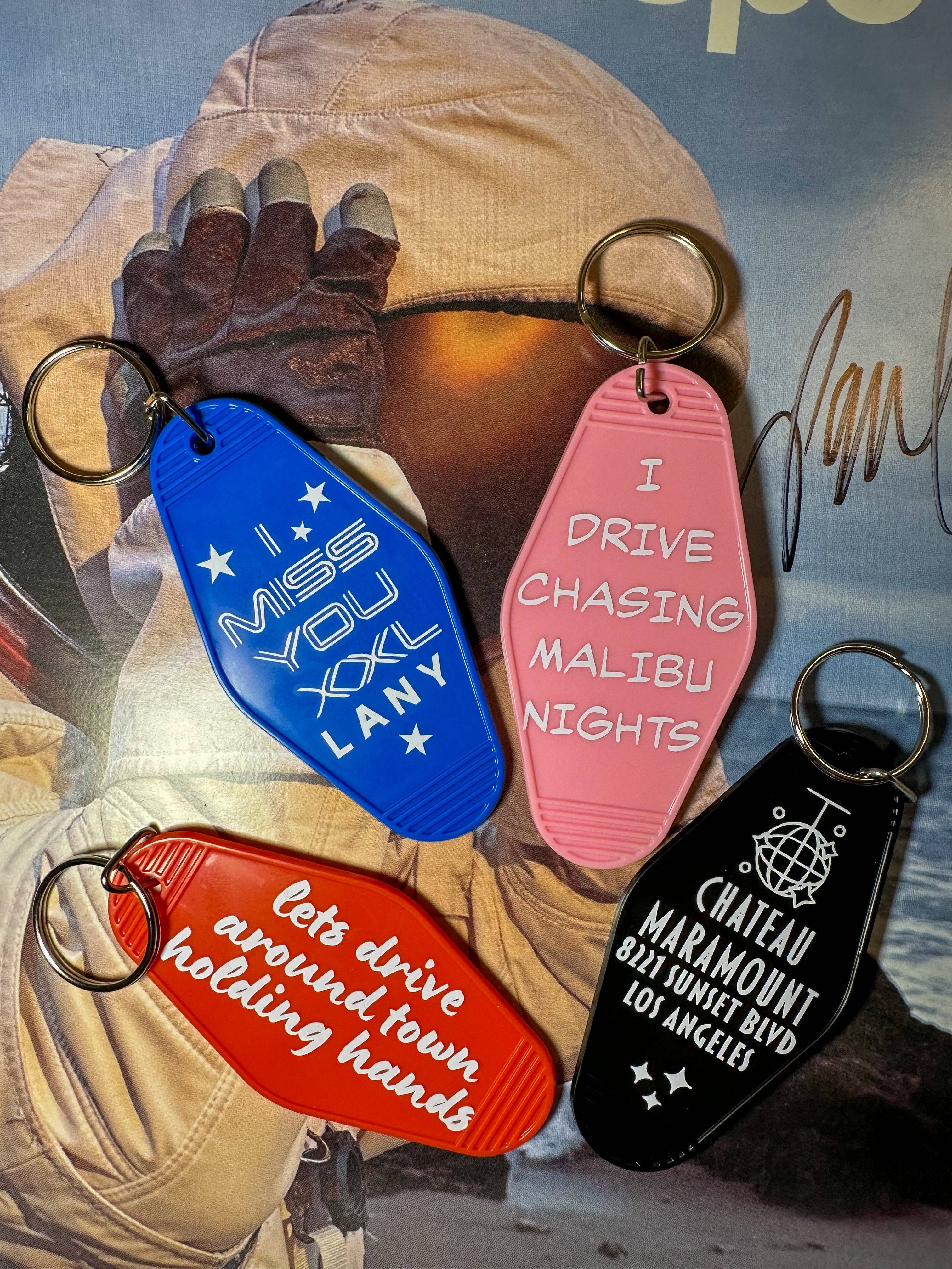 SpicyStylesCo – Porta-chaves - Mulher por atacado – vamos dar uma volta pela cidade de mãos dadas lany estreia LA1 porta-chaves de motel2